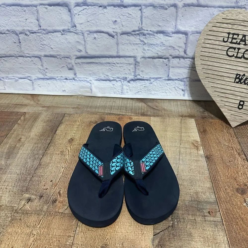 Vinyard Vines thong flip flop sandals Men’s size 13 blue whale logo